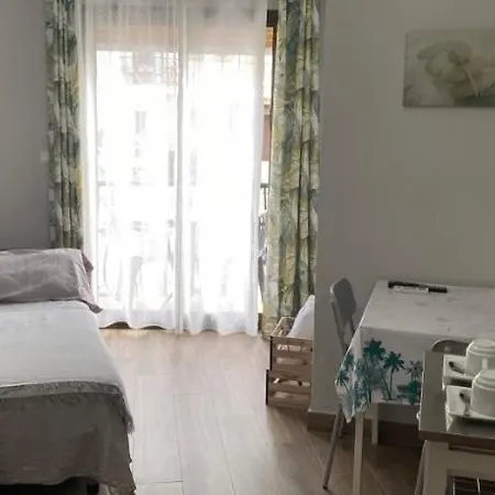 Estudio Sin Habitacion ,todo En Una Blanco Apartment Denia